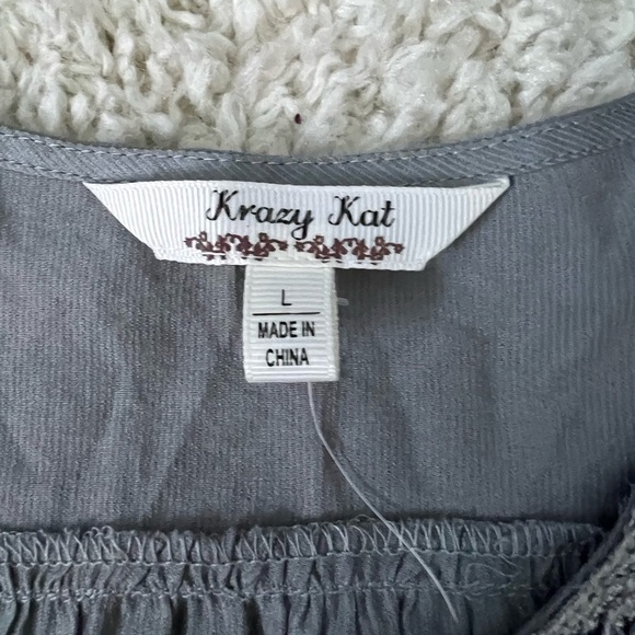 Women's Large Krazy Kat Gray Lace Detail Top NWT - Picture 4 of 9
